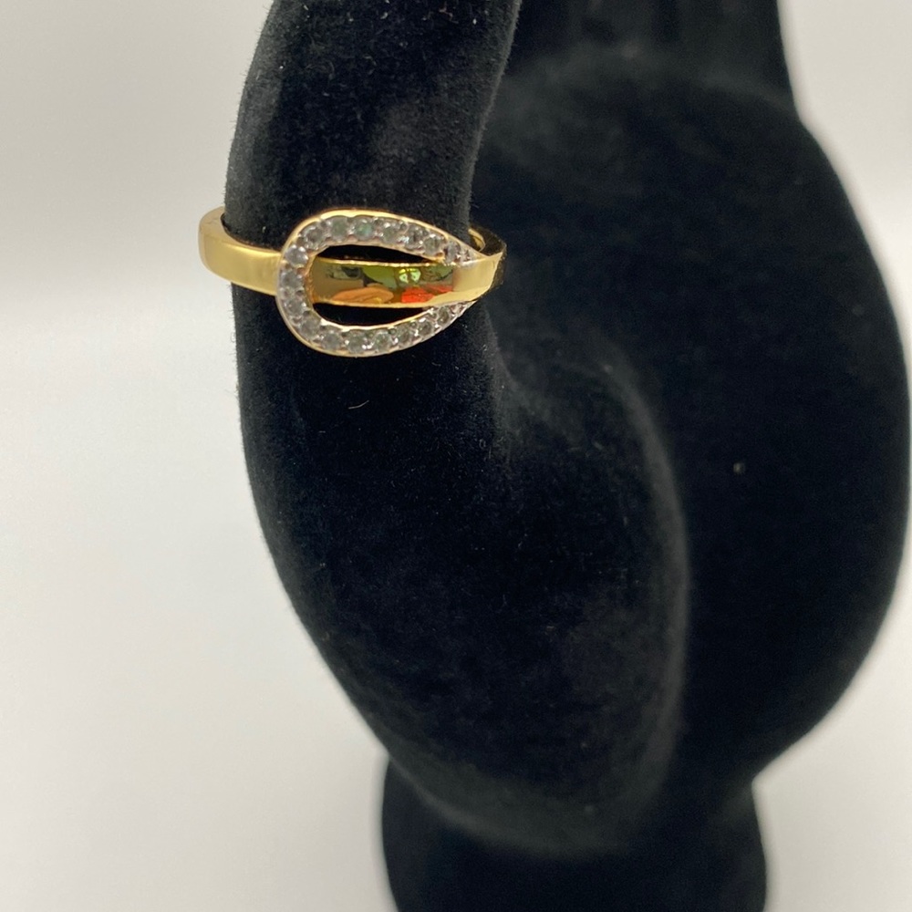 Beautiful Gold Ring w/ Crystals